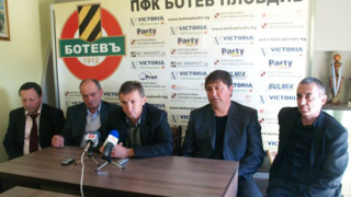 Президентът на Ботев пред Topsport.bg: Оставка ли да подам