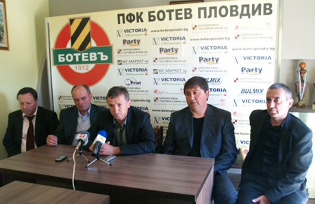 Президентът на Ботев пред Topsport.bg: Оставка ли да подам