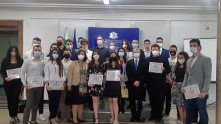 Около 50% от студентите не завършват