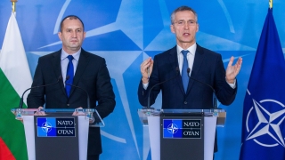 НАТО засилва присъствието в Черно море, обяви Столтенберг до Радев