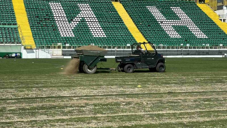 Започна обновяването на тревната настилка на стадиона на Пирин, съобщиха