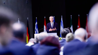 Столтенберг поиска повече НАТО и отговорна помощ за Украйна
