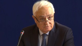 България ще увеличи разходите си за отбрана до 3 5