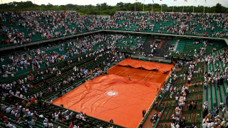 Решението на организаторите на Ролан Гарос да отложат турнира за