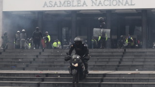 Протестиращите в Еквадор щурмуват парламента ситуацията ескалира президентът Ленин Морено