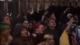 "Когато царят умре, ще танцуваме отново": Стотици руснаци излязоха на рядък протест срещу Путин