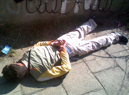 Студент отличник захранвал с дрога колеги