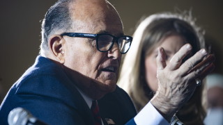 Руди адвокатът на Доналд Тръмп твърди че президентът може