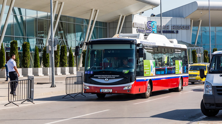 Безплатен електробус свързва двата терминала на Летище София