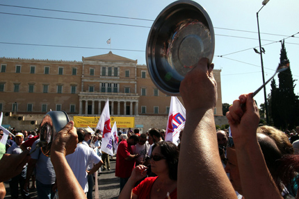Гърция за шеста поредна година в рецесия, според бюджет 2013