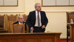 Гълъб Донев няма раздвоение на личността, но още вярва на депутатите за кабинет