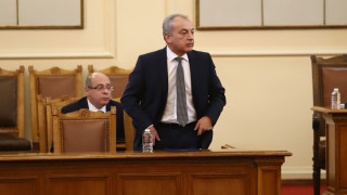 Депутатът от Продължаваме промяната Венко Сабрутев критикува че служебният кабинет
