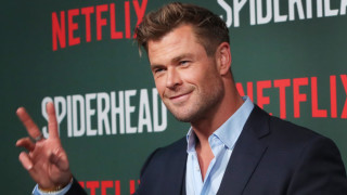 Крис Хемсуърт се превъплъщава в образа на Бога на гръмотевиците