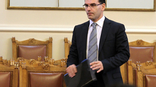 Дянков разчита митниците да покрият дефицита на НОИ