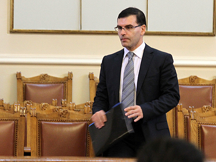 Дянков и опозицията в "схватка" за резерва на НЗОК