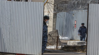 Руският опозиционер Алексей Навални съобщи че затворническите власти го заплашват