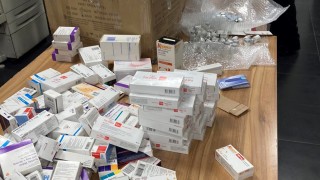 Митнически служители откриха контрабандни медикаменти в товарен автомобил на ГКПП