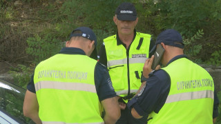 Водач с отнета книжка се е ударил в движеща се