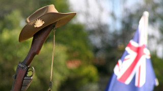Австралийската армия запълва редиците си с чужденци