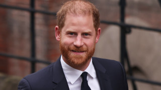 "Уверен и готов" - принц Хари обратно в Лодон за най-важната си битка