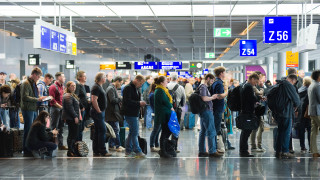 Покупка на самолетен билет през посредници: Какво обещават туристическите агенции?