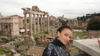 Мария се изфука, че е на любовна ваканция в Рим (Снимки)