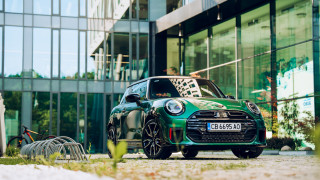 Тест драйв: MINI John Cooper Works може да те накара да се забавляваш където и да си