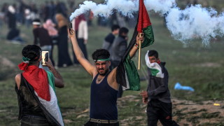 Най малко трима палестинци са били ранени при пореден протест в