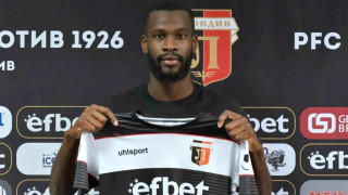 Локомотив Пловдив обяви официално привличането на защитника Кристиан Гомис Бранителят