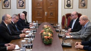 Самолетите F 16 да бъдат доставени в срок за да може