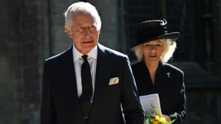 След като погребението на кралица Елизабет и официалният период на