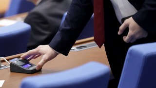 В последните си часове депутатите приеха окончателно Закона за лобизма