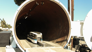 Капсула на студенти достигна 324 км/ч в Hyperloop тунела на Мъск (ВИДЕО)