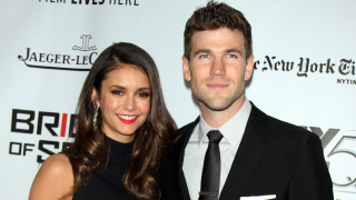 Фенове събличат Нина Добрев