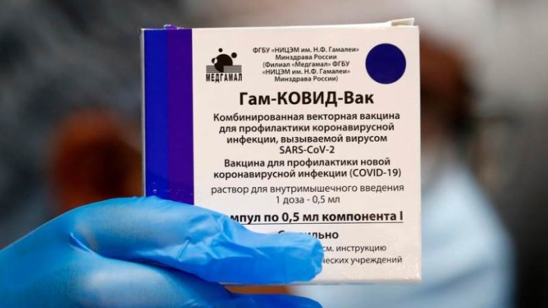 Руски шпиони откраднали формулата за ваксината на AstraZeneca и Оксфордския университет