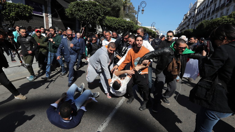 Над 180 души бяха ранени в Алжир при протести срещу