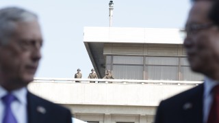 Не искаме война, обяви шефът на Пентагона до границата с КНДР