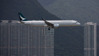 Хонконг ще преустанови за един месец транзитните полети от около