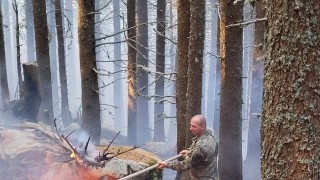 Овладян е най-тежкият фронт на пожара в Национален парк "Рила"