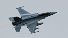 Кабинетът обясни защо е "светнала лампичката" на F-16