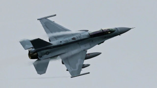 Кабинетът обясни защо е "светнала лампичката" на F-16