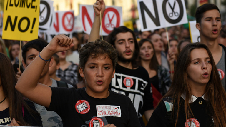 Испански родители на протест срещу домашната работа за учениците