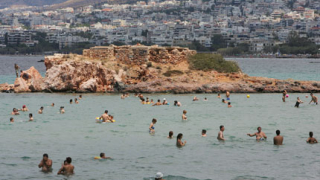 Туристите спасяват Гърция