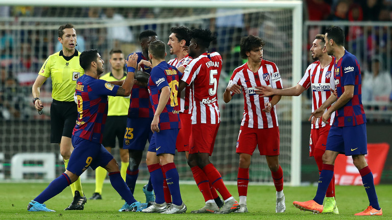 Две дузпи за Барса срещу Атлетико видя футболен анализатор в Испания