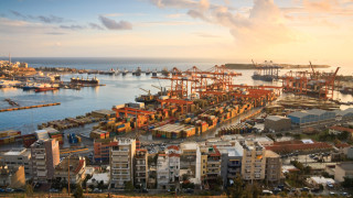 Инвестират €800 000 000 в Пирея, за да я направят третото най-голямо пристанище в Европа