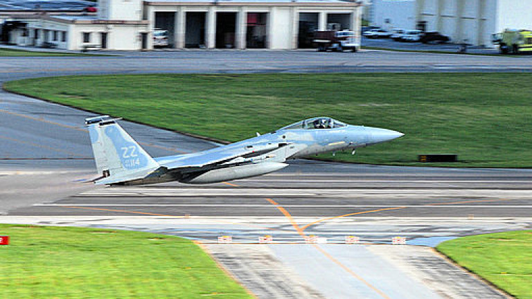 Американски изтребител Ф-15 се разби в Япония, съобщават местни медии.