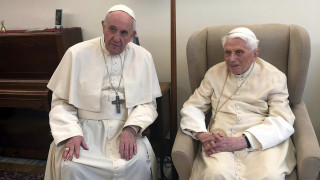 Папа Бенедикт XVI наруши мълчанието си