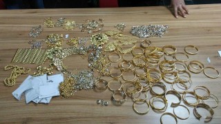 Митничари задържаха близо 2 600 кг златни бижута на стойност 194