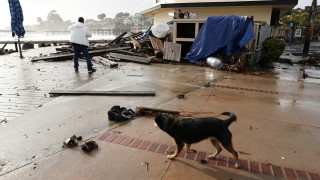 Тихоокеанска буря остави десетки хиляди без ток в Калифорния