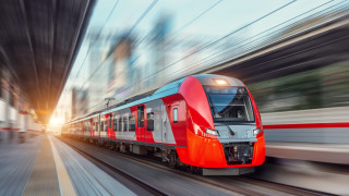Първият национален електрически влак на Турция вече превозва пътници